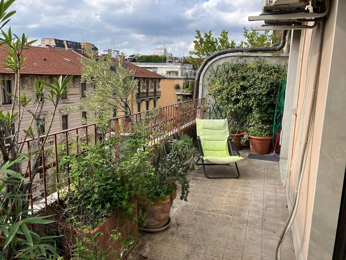 Three Rooms And A Large Terrace Milan