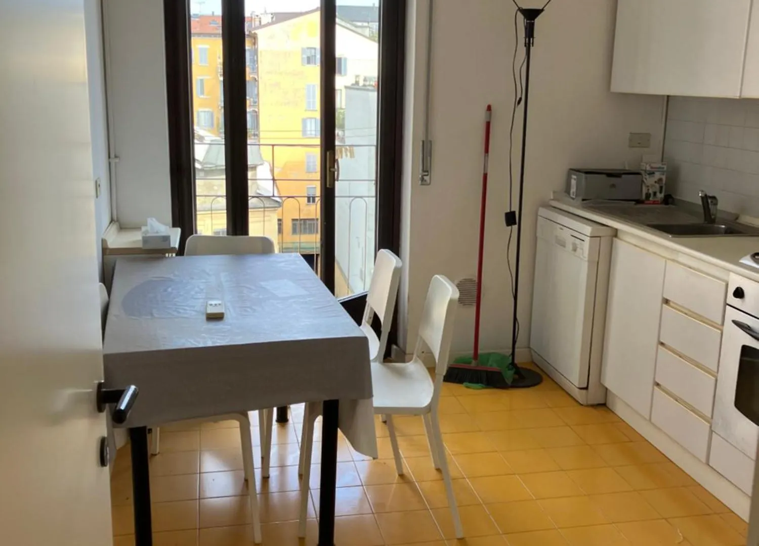 Three Rooms And A Large Terrace Milan
